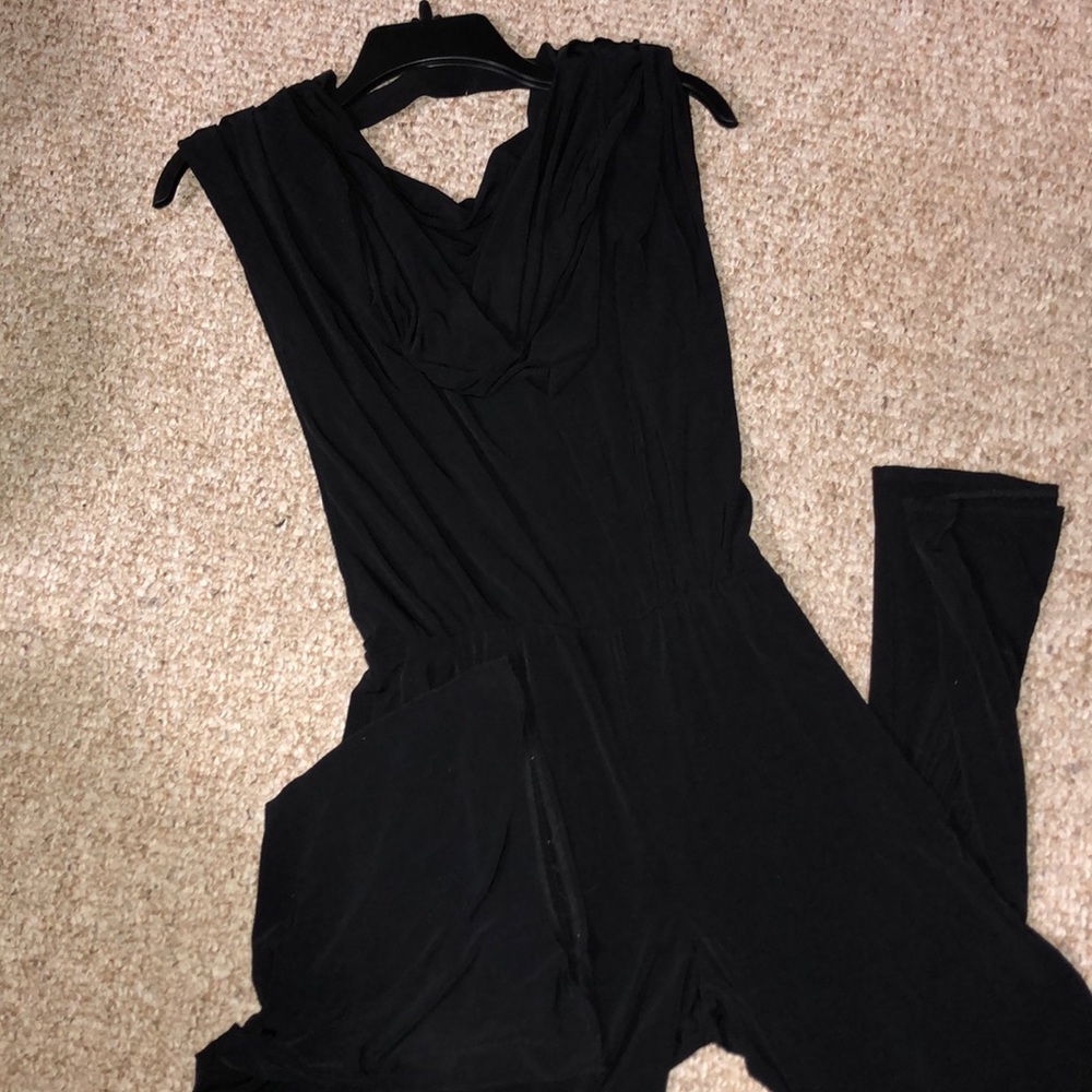 Black sleeveless wide leg jumpsuit!